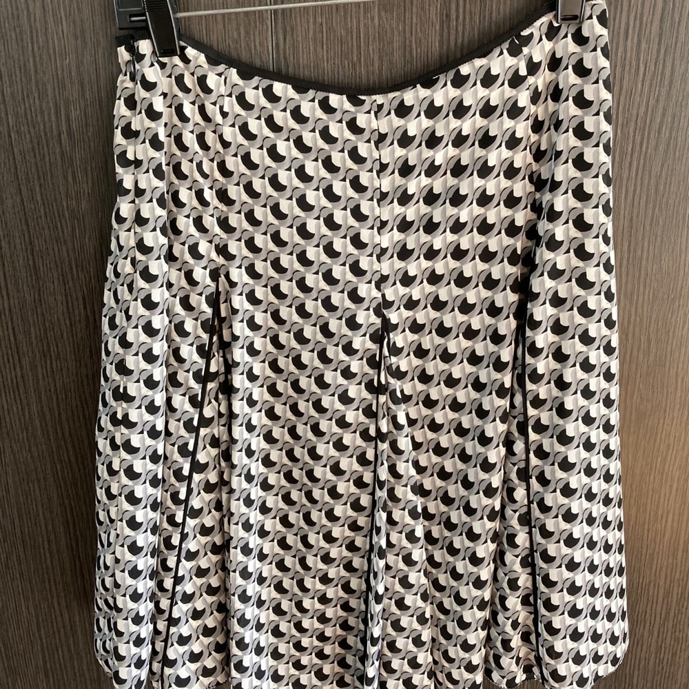 Black and white printed skirt